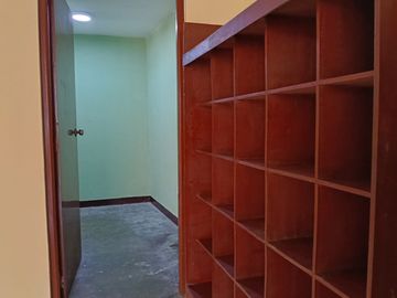 SE ALQUILA TERCER PISO 130m2