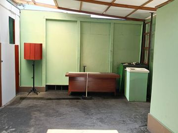 SE ALQUILA TERCER PISO 130m2