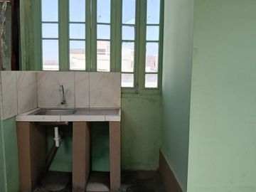 SE ALQUILA TERCER PISO 130m2