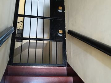 SE ALQUILA TERCER PISO 130m2