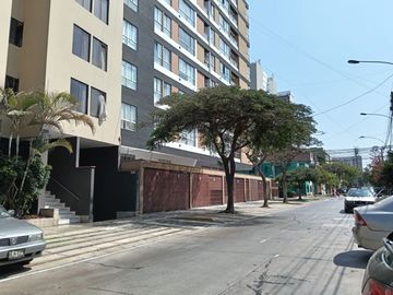 SE ALQUILA TERCER PISO 130m2