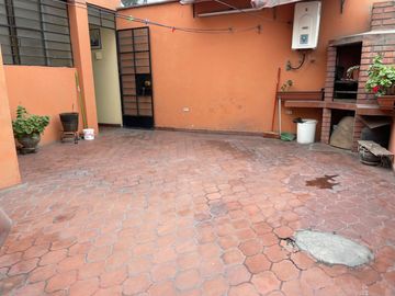 CASA FRENTE A PARQUE EXCELENTE ESTADO SALAMANCA