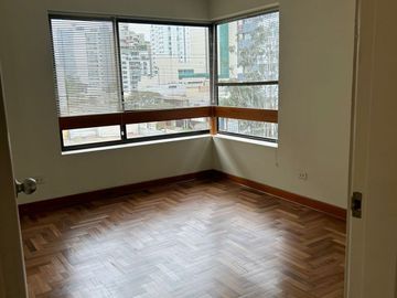 VENTA LINDO FLAT VISTA EXTERNA EN SAN ISIDRO.AV. JORGE BASADRE.
