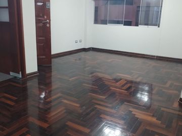 🏡 ¡VENTA DEPARTAMENTO REMODELADO – BARRANCO!
