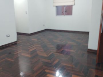 🏡 ¡VENTA DEPARTAMENTO REMODELADO – BARRANCO!
