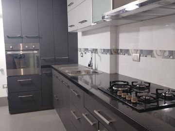 🏡 ¡VENTA DEPARTAMENTO REMODELADO – BARRANCO!