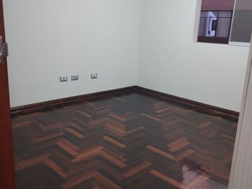 🏡 ¡VENTA DEPARTAMENTO REMODELADO – BARRANCO!