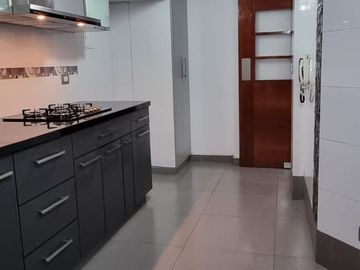 🏡 ¡VENTA DEPARTAMENTO REMODELADO – BARRANCO!