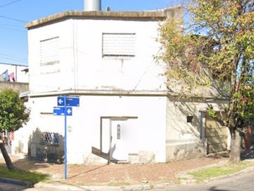 VENTA CASA 4 AMBIENTES CON COCHERA LA TABLADA
