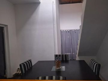 VENTA CASA 4 AMBIENTES CON COCHERA LA TABLADA