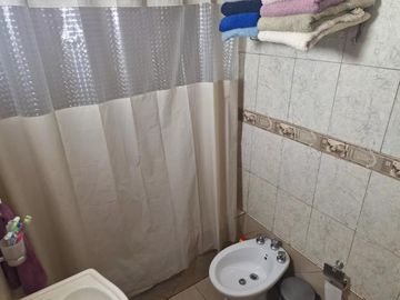 VENTA CASA 4 AMBIENTES CON COCHERA LA TABLADA