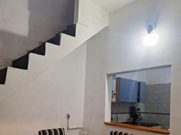 VENTA CASA 4 AMBIENTES CON COCHERA LA TABLADA