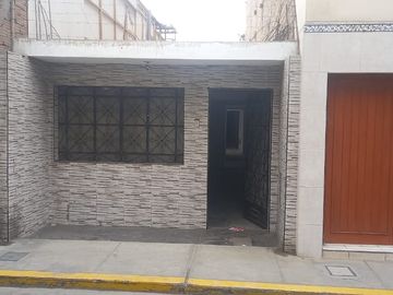 🏡 ¡Gran oportunidad en Lurín! Casa de 173 m² con doble frente a pasos de la plaza principal