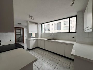 Vendo departamento de 3 habitaciones en sector de Republica de el Salvador