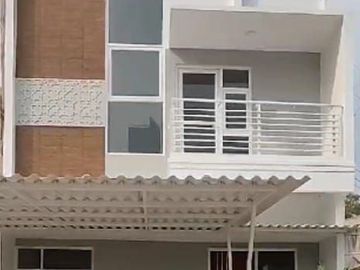 Rumah HIL Soreang, Baru 2/1 LANTAI Harga Murah Mewah Dekat Tol Soroja di Bandung Selatan Jual Dijual