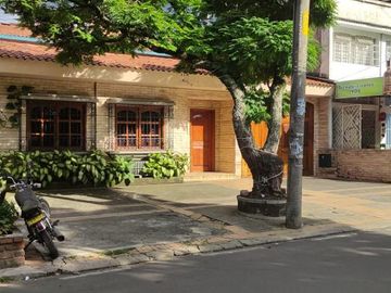 SE VENDE CASA