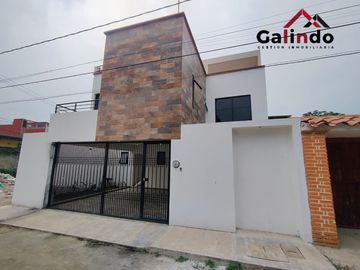 CASA NUEVA DE 3 RECAMARAS, CISTERNA, ASADOR, CERCA DE LA ENTRADA A COATEPEC