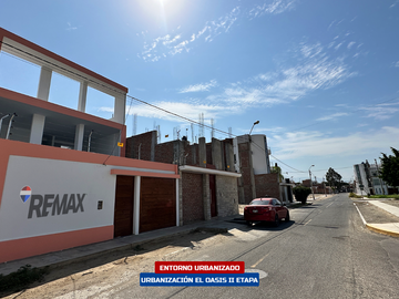 Casa De Estreno Con Piscina - Urb El Oasis Ii Etapa (Ica)