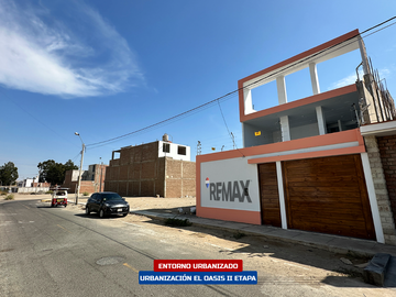 Casa De Estreno Con Piscina - Urb El Oasis Ii Etapa (Ica)