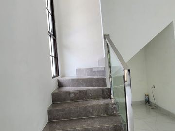Rumah Bagus Jl. Kiwi Graha Raya Strategis Siaphuni