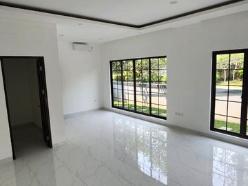 Rumah Bagus Jl. Kiwi Graha Raya Strategis Siaphuni