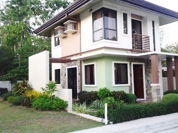 Preselling House and Lot with Golf Right in The Woodlands Prime