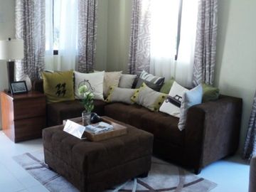 Preselling House and Lot with Golf Right in The Woodlands Prime