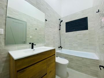 Casa En Venta En Vitacura. 5 Dormitorios, 5 baños