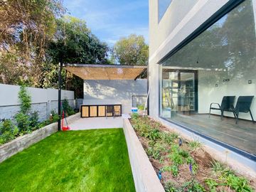 Casa En Venta En Vitacura. 5 Dormitorios, 5 baños