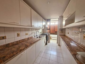 Hermoso Luminoso Departamento Av. Kennedy 10210 Vitacura