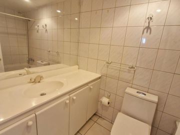Hermoso Luminoso Departamento Av. Kennedy 10210 Vitacura