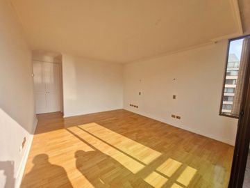 Hermoso Luminoso Departamento Av. Kennedy 10210 Vitacura