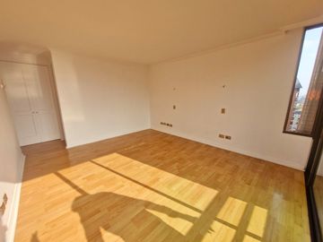 Hermoso Luminoso Departamento Av. Kennedy 10210 Vitacura