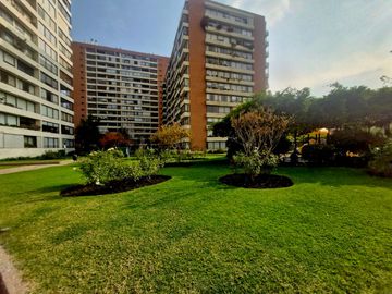 Hermoso Luminoso Departamento Av. Kennedy 10210 Vitacura