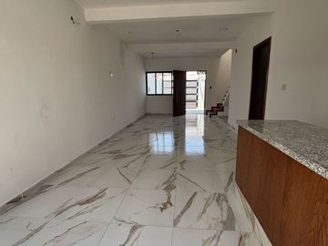 CASA EN VENTA EN CARRANZA BOCA DEL RIO A UNOS MINUTOS DE PLAZAS COMERCIALES