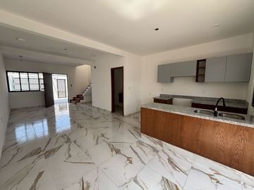 CASA EN VENTA EN CARRANZA BOCA DEL RIO A UNOS MINUTOS DE PLAZAS COMERCIALES
