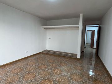 AMPLIA CASA EN VENTA - SAN JUAN DE MIRAFLORES
