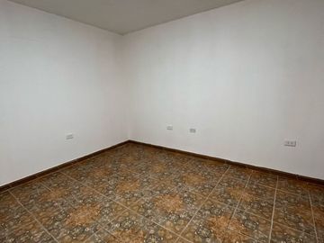 AMPLIA CASA EN VENTA - SAN JUAN DE MIRAFLORES