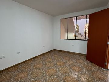 AMPLIA CASA EN VENTA - SAN JUAN DE MIRAFLORES