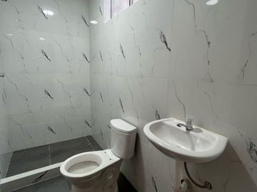 AMPLIA CASA EN VENTA - SAN JUAN DE MIRAFLORES