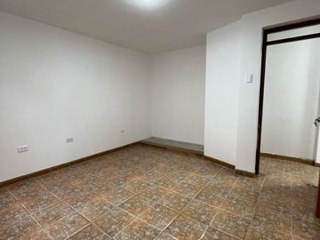 AMPLIA CASA EN VENTA - SAN JUAN DE MIRAFLORES