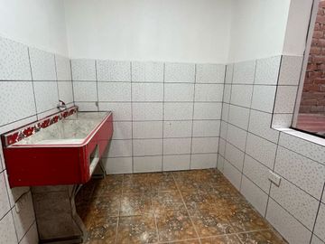 AMPLIA CASA EN VENTA - SAN JUAN DE MIRAFLORES