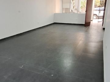 AMPLIA CASA EN VENTA - SAN JUAN DE MIRAFLORES