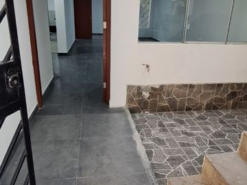 AMPLIA CASA EN VENTA - SAN JUAN DE MIRAFLORES