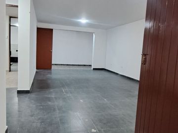AMPLIA CASA EN VENTA - SAN JUAN DE MIRAFLORES