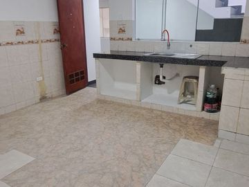 AMPLIA CASA EN VENTA - SAN JUAN DE MIRAFLORES