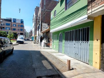 VENDO CASA LOS OLIVOS AV UNIVERSITARIA Y TOMAS VALLE ESPALDA DE PLAZA VEA