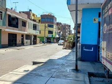 VENDO CASA LOS OLIVOS AV UNIVERSITARIA Y TOMAS VALLE ESPALDA DE PLAZA VEA