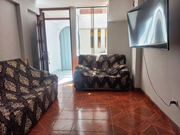 VENDO CASA LOS OLIVOS AV UNIVERSITARIA Y TOMAS VALLE ESPALDA DE PLAZA VEA