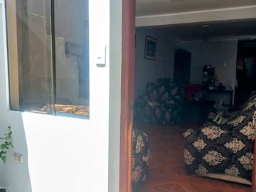 VENDO CASA LOS OLIVOS AV UNIVERSITARIA Y TOMAS VALLE ESPALDA DE PLAZA VEA